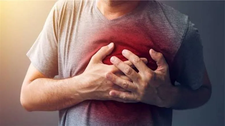 متى يكون طبيعيًا ومتى يحتاج إلى فحص؟ سماع نبض القلب داخل الأذن